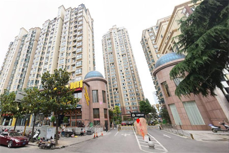 华龙西苑3室2厅2卫85万117m2精装修出售